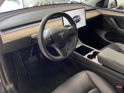 Tesla Model Y Long Range Dual AWD*Pano*R-Cam*Leder*SHZ