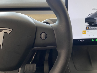 Tesla Model Y Long Range Dual AWD*Pano*R-Cam*Leder*SHZ