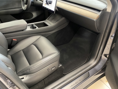 Tesla Model Y Long Range Dual AWD*Pano*R-Cam*Leder*SHZ