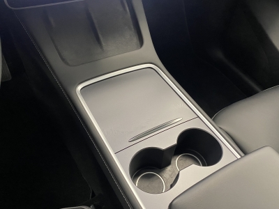 Tesla Model Y Long Range Dual AWD*Pano*R-Cam*Leder*SHZ