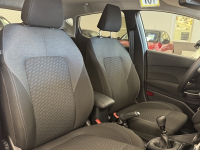 Ford Fiesta Titanium*LED*CarPlay*R-Cam*WinterPac*ACC*