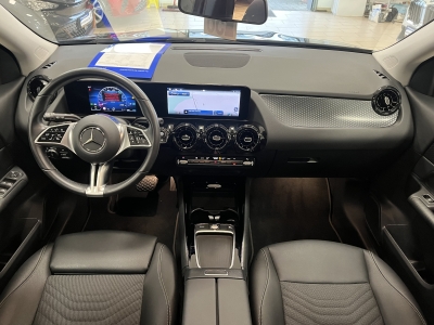 Mercedes-Benz GLA 180 ACC*LED*Navi*R-Cam*TeiLeder*SHZ*KlimaAu*