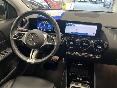Mercedes-Benz GLA 180 ACC*LED*Navi*R-Cam*TeiLeder*SHZ*KlimaAu*