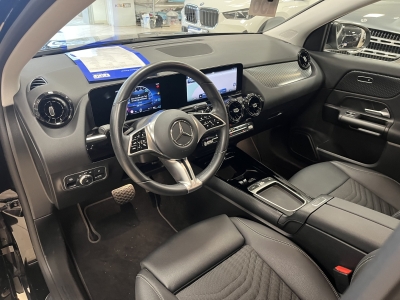 Mercedes-Benz GLA 180 ACC*LED*Navi*R-Cam*TeiLeder*SHZ*KlimaAu*