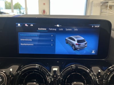 Mercedes-Benz GLA 180 ACC*LED*Navi*R-Cam*TeiLeder*SHZ*KlimaAu*