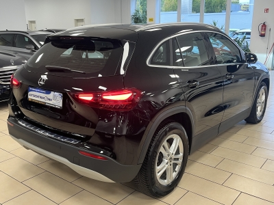 Mercedes-Benz GLA 180 ACC*LED*Navi*R-Cam*TeiLeder*SHZ*KlimaAu*