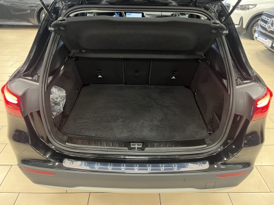 Mercedes-Benz GLA 180 ACC*LED*Navi*R-Cam*TeiLeder*SHZ*KlimaAu*