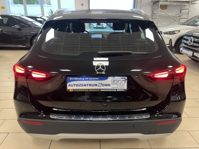 Mercedes-Benz GLA 180 ACC*LED*Navi*R-Cam*TeiLeder*SHZ*KlimaAu*