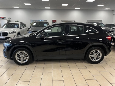 Mercedes-Benz GLA 180 ACC*LED*Navi*R-Cam*TeiLeder*SHZ*KlimaAu*