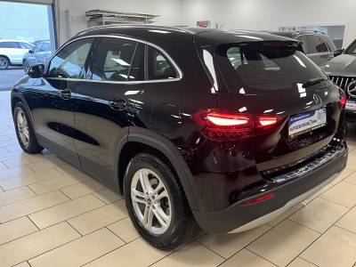 Mercedes-Benz GLA 180 ACC*LED*Navi*R-Cam*TeiLeder*SHZ*KlimaAu*