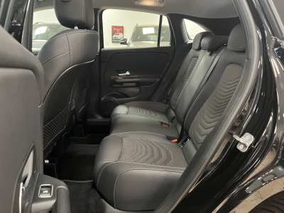 Mercedes-Benz GLA 180 ACC*LED*Navi*R-Cam*TeiLeder*SHZ*KlimaAu*