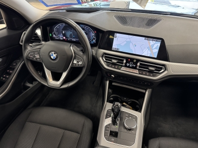 BMW 330 e Advantage*LED*AHK*ACC*HUD*Navigation*SHZ*