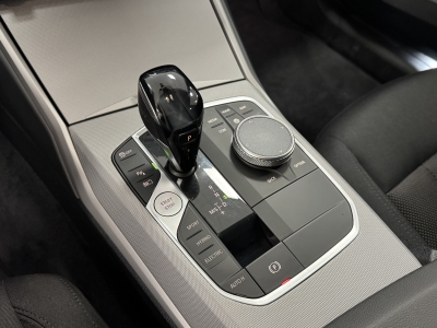 BMW 330 e Advantage*LED*AHK*ACC*HUD*Navigation*SHZ*