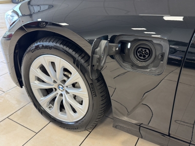 BMW 330 e Advantage*LED*AHK*ACC*HUD*Navigation*SHZ*