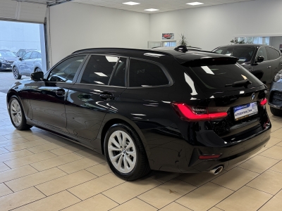 BMW 330 e Advantage*LED*AHK*ACC*HUD*Navigation*SHZ*