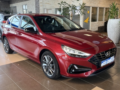 Hyundai i30 Edition 30+ LED Navi R.Cam SHZ PDC DAB+