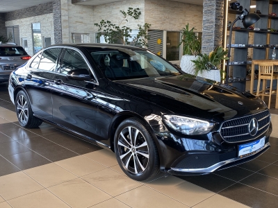Mercedes-Benz E 300 Avantgarde WideScreen LED R.Cam Navi SHZ 