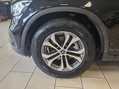 Mercedes-Benz GLC 220 d 4Matic*AHK*LED*Navi*R-Cam*CarPlay*SHZ*
