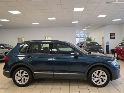VW Tiguan Life 4Motion*AHK*Navi*LED*360°Cam*ACC*SHZ