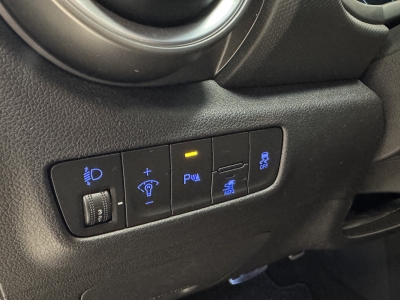 Hyundai KONA Trend*2WD*CarPlay*LED*RCam*Navi*SHZ*SOH100%