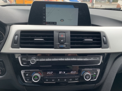 BMW 318 d Aut.Touring Navi LED Sportsitze PDC