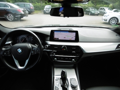 BMW 520 dA Touring Sport Line HUD LED Leder Nav Pano