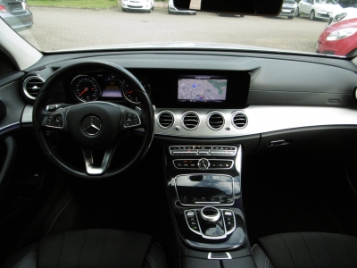 Mercedes-Benz E 200 Aut. Exclusive Leder  Nav LED CAM PDC EGSD