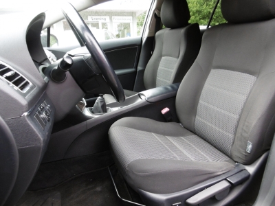 Toyota Avensis 2.0 D-4D Combi Life Navi Kamera PDC AHK