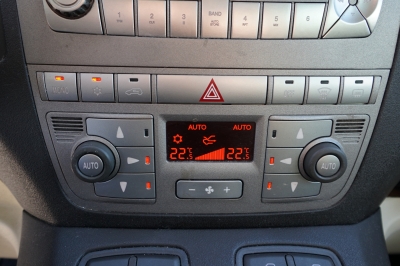 Lancia Musa 1.4 16V Platino |Tempomat| |HU: NEU| |Pano|