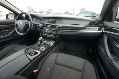 BMW 520d Touring |Panorama| |Bi-Xenon| |PDC vo+hi|