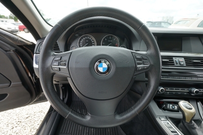 BMW 520d Touring |Panorama| |Bi-Xenon| |PDC vo+hi|