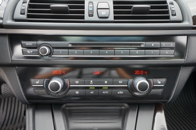 BMW 520d Touring |Panorama| |Bi-Xenon| |PDC vo+hi|