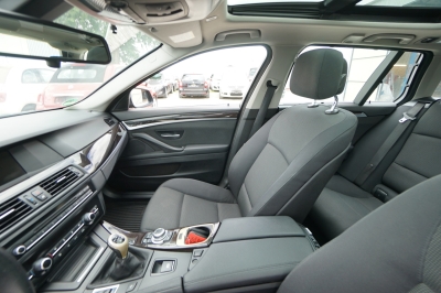 BMW 520d Touring |Panorama| |Bi-Xenon| |PDC vo+hi|