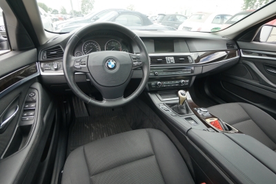 BMW 520d Touring |Panorama| |Bi-Xenon| |PDC vo+hi|