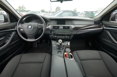 BMW 520d Touring |Panorama| |Bi-Xenon| |PDC vo+hi|