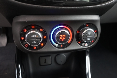 Opel Corsa E 1.4 Innovation |KD lückenlos| |Bi-Xenon|