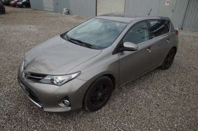 Toyota Auris 1.6 Life+ |8-fach bereift| |Kamera| |AHK|