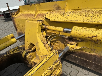 Komatsu D61EX-12 Planier Raupe / 6-Wege Schild