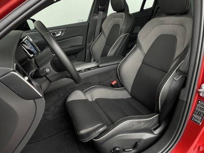 Volvo S60 ULTIMATE DARK*AWD*360° KAMERA*LED*HARMAN*