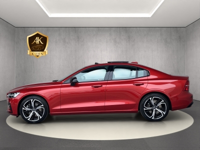 Volvo S60 ULTIMATE DARK*AWD*360° KAMERA*LED*HARMAN*