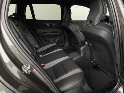 Volvo V60 T6*R-DESIGN*AWD*Plug-In Hybrid*HEAD UP*AHK*