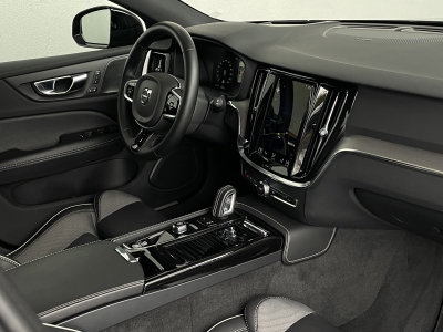 Volvo V60 T6*R-DESIGN*AWD*Plug-In Hybrid*HEAD UP*AHK*