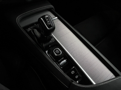 Volvo V90 T4*R-DEIGN*BLIS*19ZOLL*360° KAMERA*HARMAN*