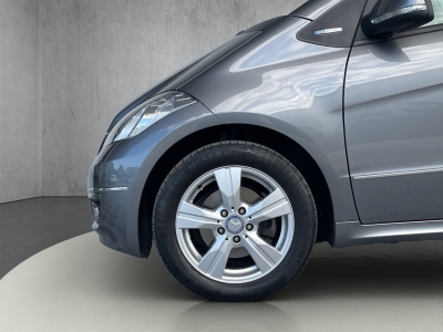 Mercedes-Benz A 180 *AVANTGARDE*NAVI*8-FACH*SHZ*NUR 59.090 KM*