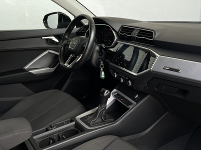 Audi Q3 1.5L / 35 TFSI S-LINE*