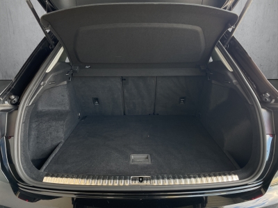 Audi Q3 1.5L / 35 TFSI S-LINE*