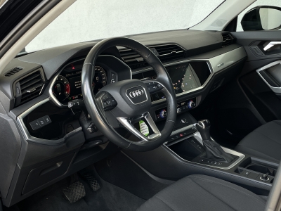 Audi Q3 1.5L / 35 TFSI S-LINE*