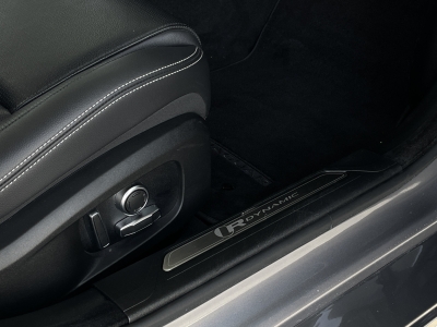 Jaguar XE P300*R-Dynamic*Black AWD*360° KAMERA*PANO*LED