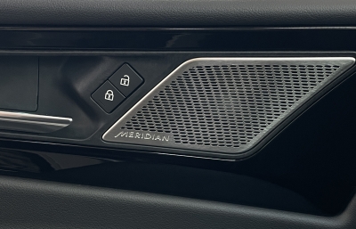 Jaguar XE P300*R-Dynamic*Black AWD*360° KAMERA*PANO*LED