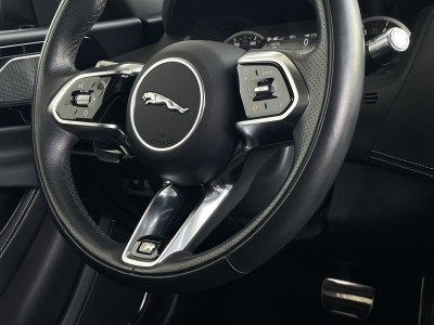 Jaguar XE P300*R-Dynamic*Black AWD*360° KAMERA*PANO*LED